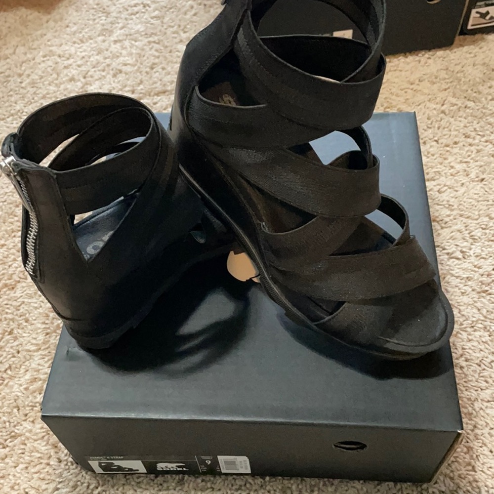 Like new- only worn a couple of times- still like new